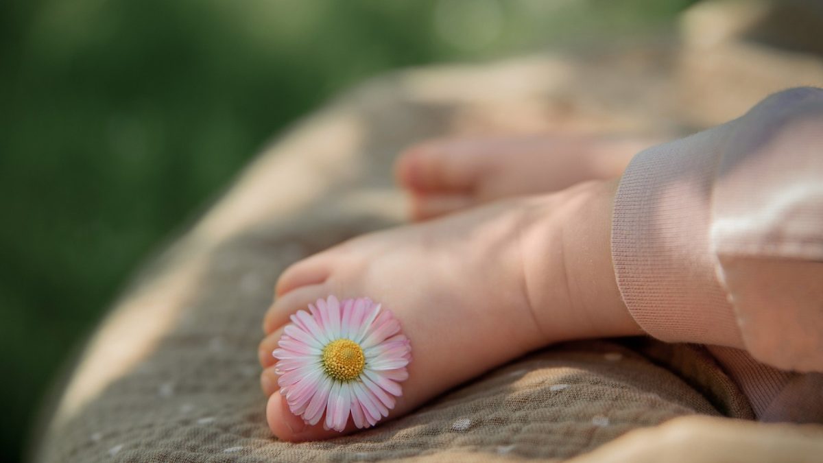 Vacances au soleil : quelles sont les heures conseillées pour sortir avec bébé ?